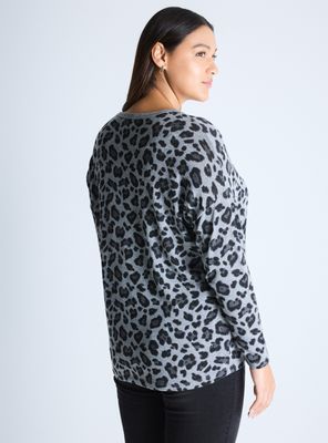 Imagen 2 del producto Polera Tejida Estampada Hombro Caído Largo Hi-Low Curvy