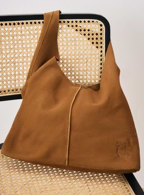 Imagen 2 del producto Cartera Hobo Bag Gamuza Beige C del Pilar