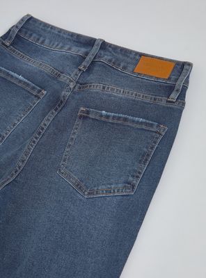 Imagen 2 del producto Jeans Flare con Tachas