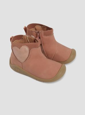 Imagen 2 del producto Botín al Lado Detalle Corazón  Niña