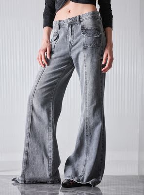 Jeans Flare Detalle Bolsillos Delanteros Tiro Medio