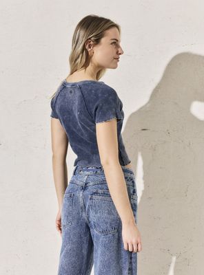 Imagen 2 del producto Polera Lavada con Amarra en Escote