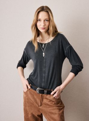 Polera con Proceso de Teñido y Detalles Metalizados