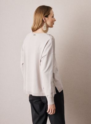 Imagen 2 del producto Sweater Liviano con Tachas en Hombro