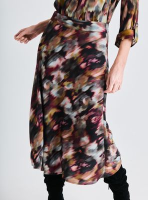 Falda Evasé Bajo la Rodilla