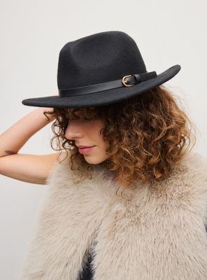 Sombrero de Lana con Detalle Hebilla