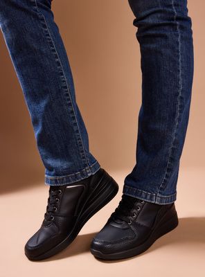 Zapatilla Urbana Cuña Con Detalles Metálicos Mujer