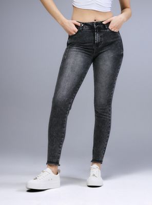 Jeans Invisible Push Up Bolsillos Cargo con Strass
