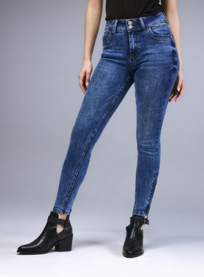 Jeans Push Up Gravillado Cierre Largo en la Bota