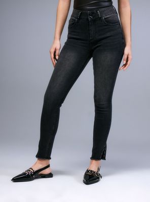 Jeans Push Up 2 Botones Ojetillos en Pasadores