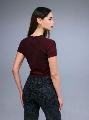 Imagen 2 del producto Polera Baby Tee Lavado Manchado con Bordado