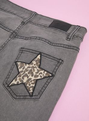 Imagen 2 del producto Jeans Carpintero Parche Estrella en Bolsillo Trasero