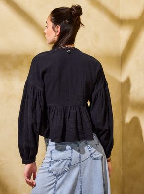 Imagen 2 del producto Blusa con Aplicaciones de Macramé