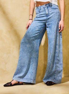 Pantalón con Cortes en Costados