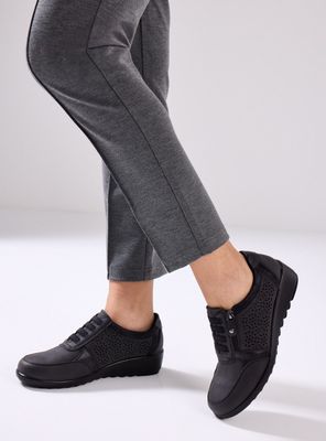 Zapatilla Urbana Cuña Detalles Corte Laser Mujer