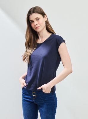 Imagen 1 del producto Polera Básica con Detalle de Botón Decorativo