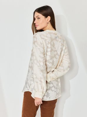 Imagen 2 del producto Blusa Semitransparente con Flores en Relieve