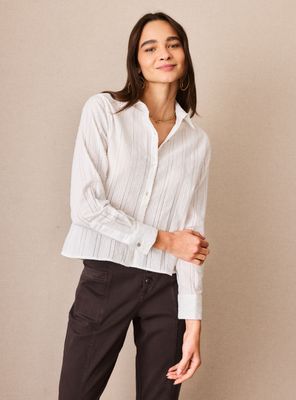 Blusa con Textura de Líneas y Detalles Bordados