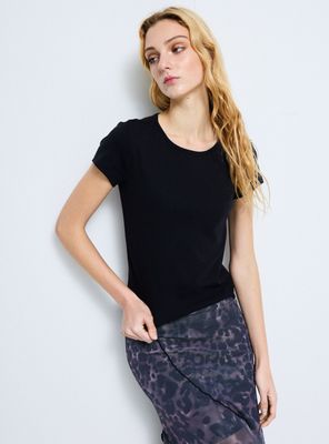 Polera Manga Corta con Bordado