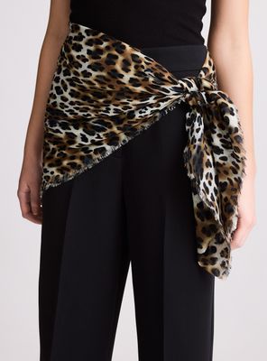 Imagen 2 del producto Pañuelo Estampado Borde Desflecado