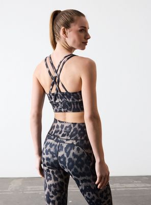 Imagen 2 del producto Peto Diseño en Espalda y Top Deportivo Estampado