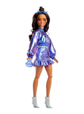 Imagen 2 del producto Barbie Cabello Castaño y Cojunto Azul