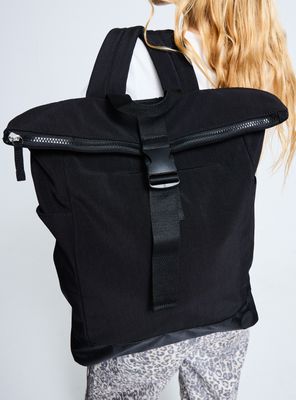 Imagen 2 del producto Mochila de Nylon Travel con Cierre Ajustable