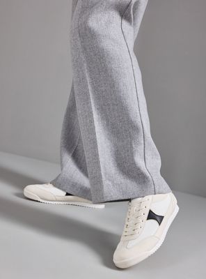 Zapatilla Acordonada Con Cortes Decorativos Mujer