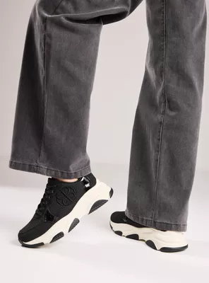 Zapatilla Urbana Acolchada Efecto Cuero Mujer