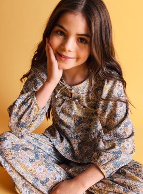 Imagen 2 del producto Conjunto Blusa Doble Moñito y Pantalón Estampado