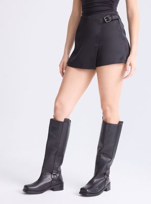 Falda Skort Satín con Hebilla Metálica