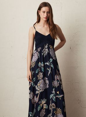 Vestido con Detalle de Crochet en Pecho