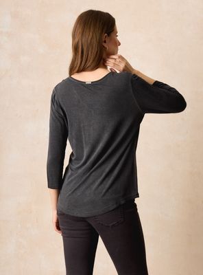 Imagen 2 del producto Polera con Proceso de Lavado Cadena en Escote