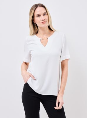 Blusa con Placa Metálica en Escote