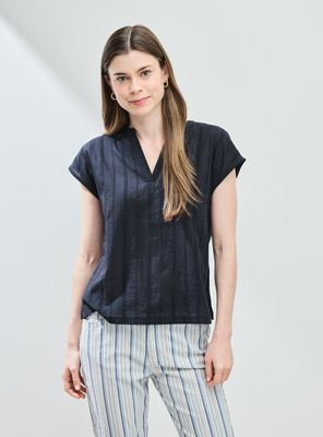 Polera con Mezcla de Telas Bordada en Delantero