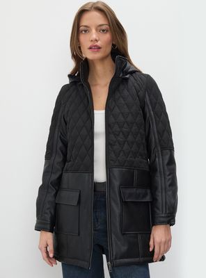 Parka Lisa con Cortes y Bolsillos