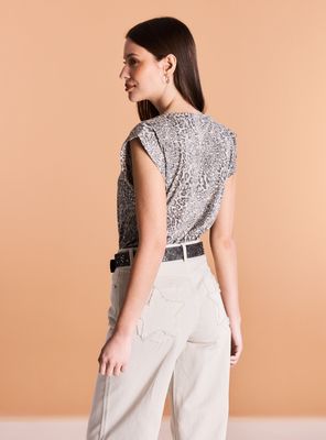 Imagen 2 del producto Polera Manga Corta con Aplicación en la Manga