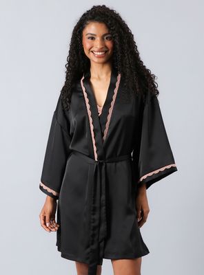 Bata Satín con Diseño Encaje