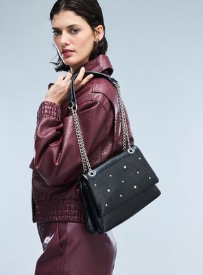 Cartera Tachas con Figuras y Strap Cadena