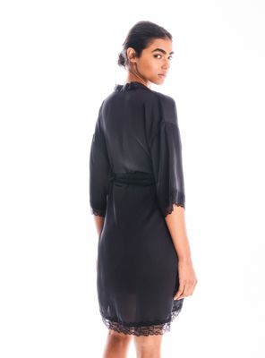 Imagen 2 del producto Camisa de Dormir de Satín Detalles de Encaje