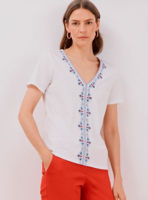 Polera Escote Bordada