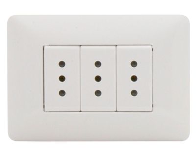 Imagen 1 del producto Enchufe hembra 2 p+t triple blanco armad matix Bticino