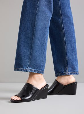 Sandalia Acharolada Tipo Zueco  Mujer