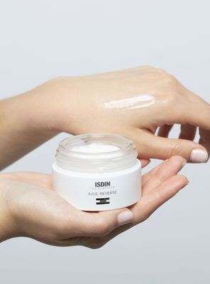 Imagen 2 del producto Crema ISDIN Reparadora A.G.E. Reverse Day 50 g