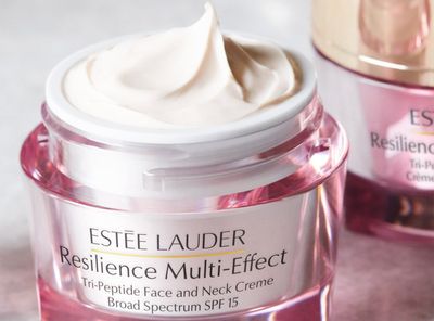 Imagen 2 del producto Crema Estée Lauder Hidratante Resilience Lift Multi-Effect SPF 15 para Piel Normal-Mixta 50 ml