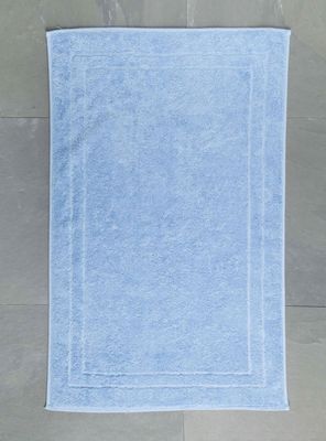 Toalla Lourdes de Piso 50 x 80 cm Celeste 700 grs.