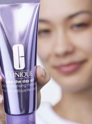 Imagen 2 del producto Desmaquillante Take The Day Off Facial Cleansing Mousse 125 ml