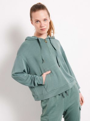 Polerón Medio Cierre Tela Fluida