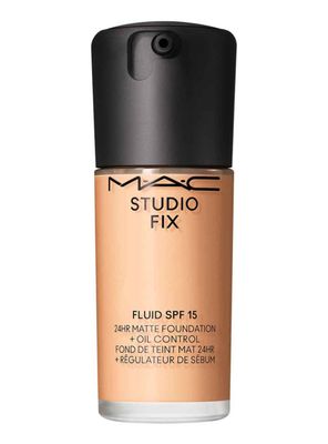 Base de maquillaje M·A·C Studio Fix Fluid SPF 15 24HR Matte Foundation NC18
