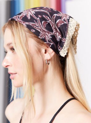 Imagen 2 del producto Pañuelo con Borde Broderie